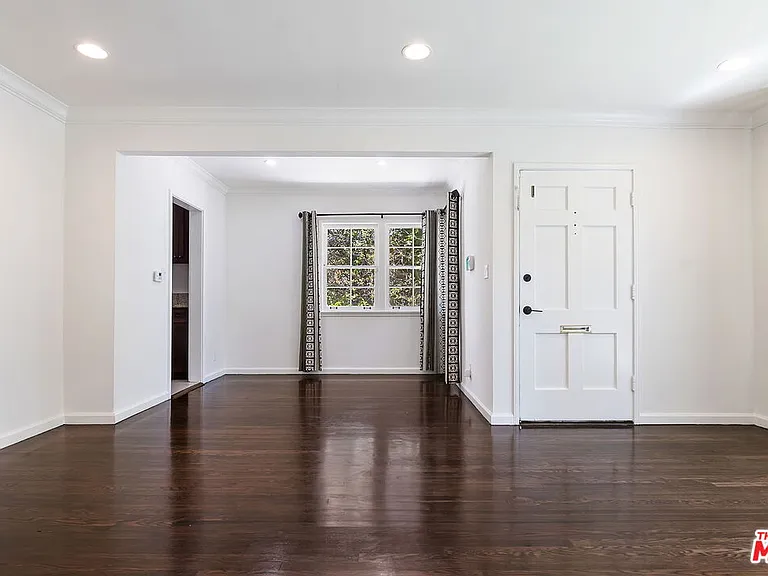 2519 S Bentley Ave — Photo 9