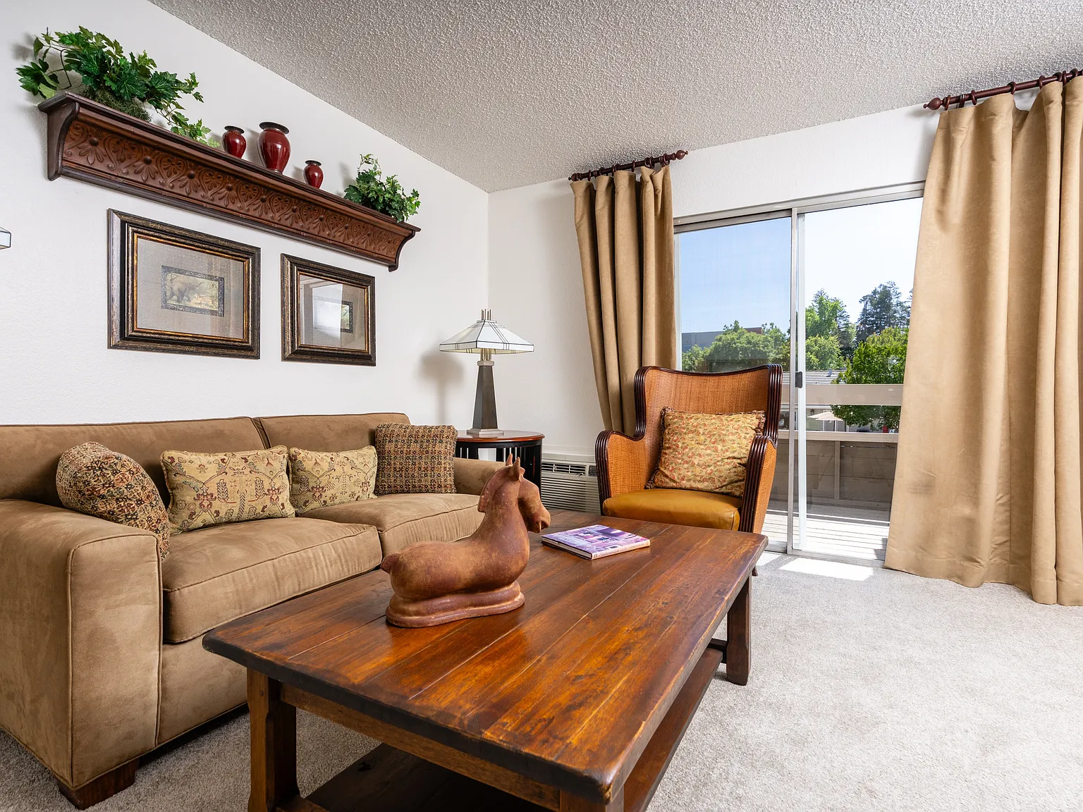 The Seasons Apartments — Photo 2