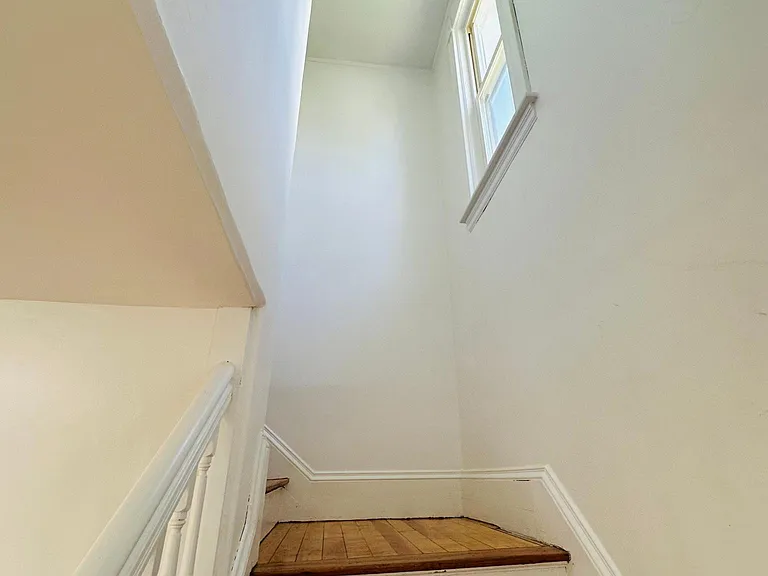 182 East St — Photo 11