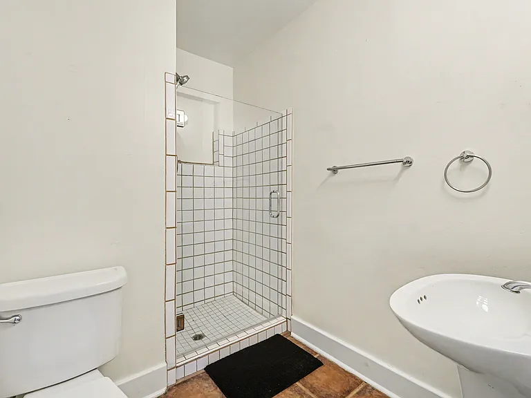 1058 Jasmine St — Photo 9