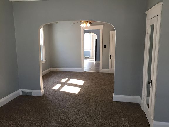Front room/Den