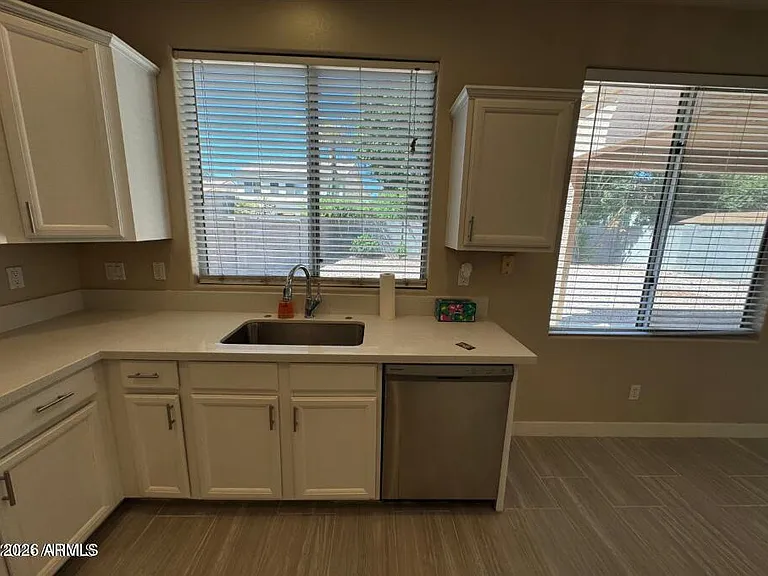 1470 W Armstrong Way — Photo 8