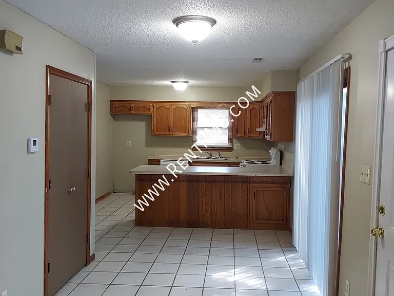 5733 SW 20th St — Photo 6