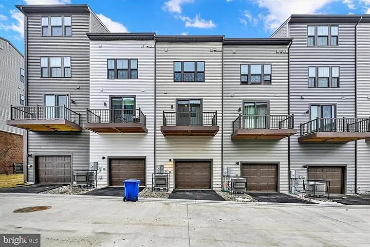 815 Lennox St — Photo 23
