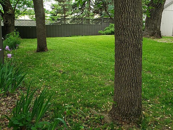 3rd image of 2219 Okoboji Blvd