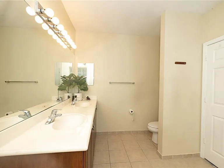 2761 SW 85th Ave — Photo 3