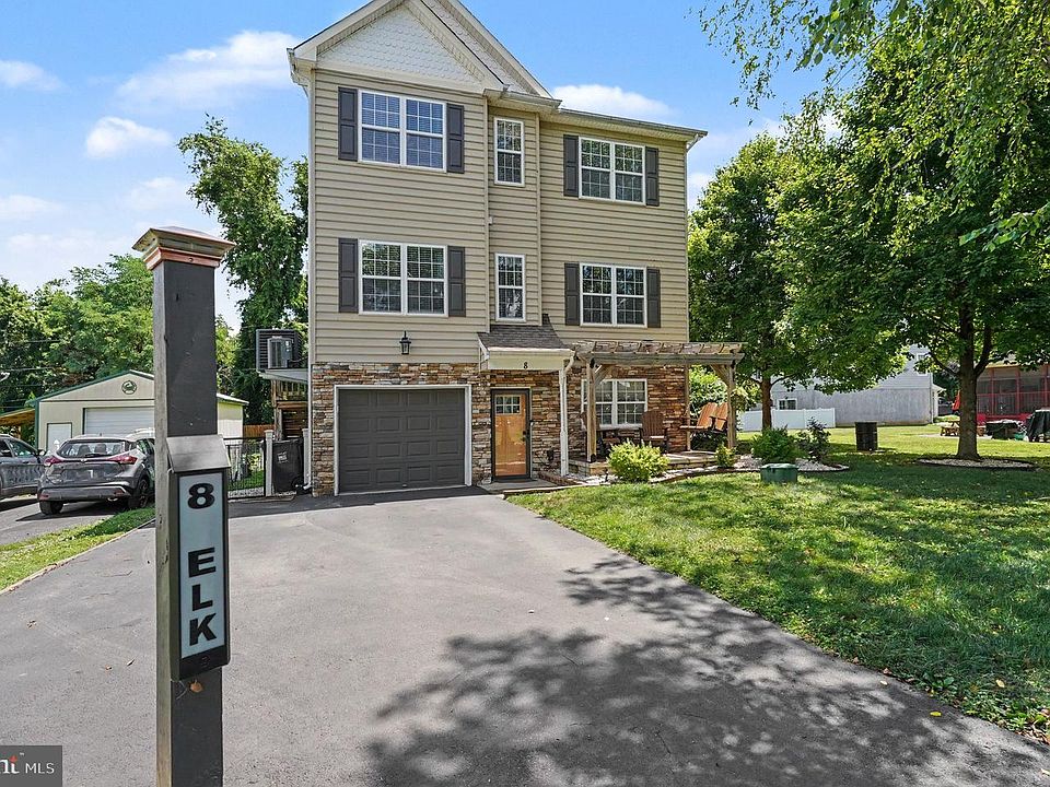 1st image of 8 Elk Ln