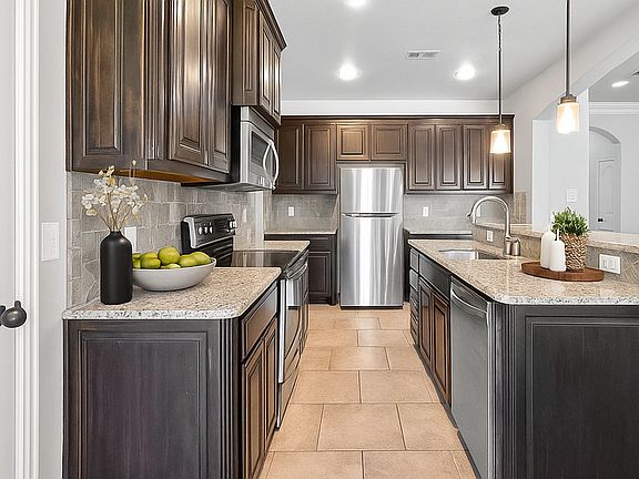 3rd image of 104 Whitetail Dr