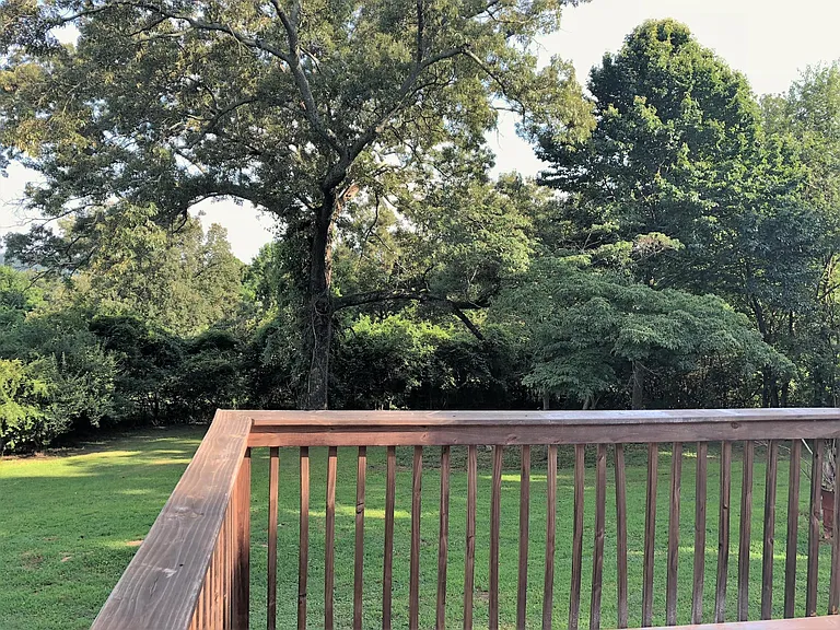 5715 Sanford Rd — Photo 17