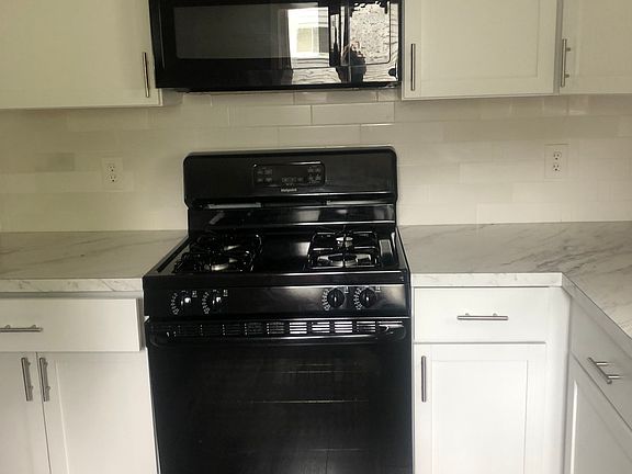 3rd image of 2617 Woodruff Ln