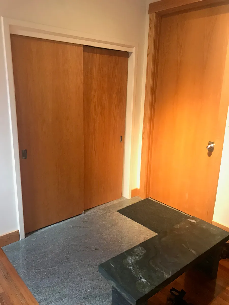 Building Photo - 323 W Fayette St #3