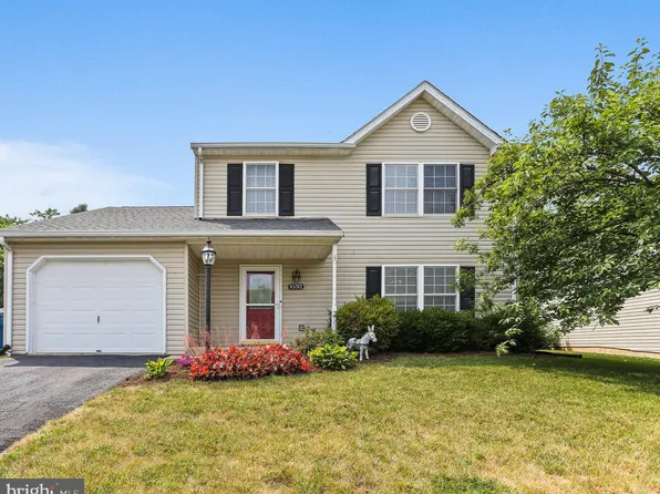 10312 Bear Creek Dr, Hagerstown, MD 21740