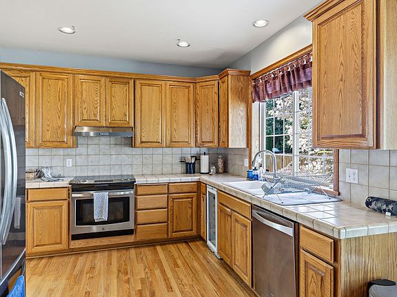 3rd image of 3487 Greystone Ct
