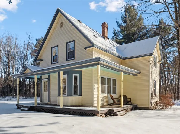 27 Farwell Rd, Tyngsboro, MA 01879