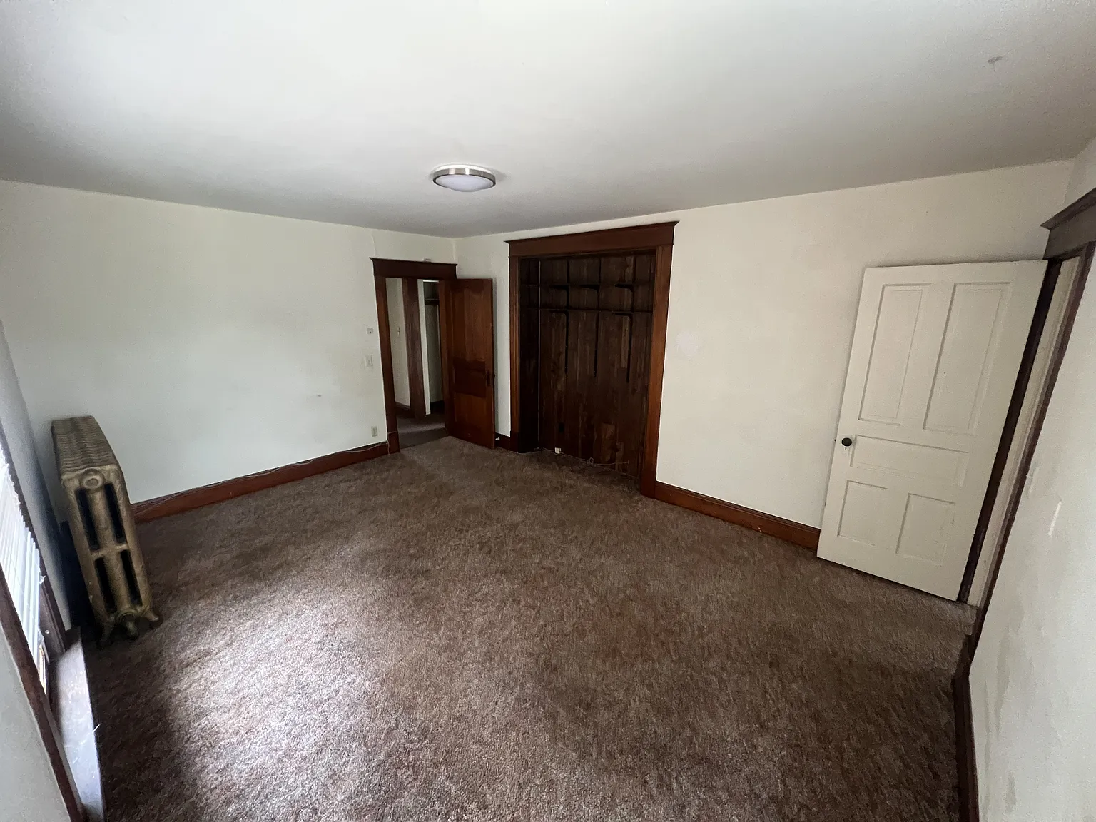4 bed, 100 sqft, $1,940 — Photo 2