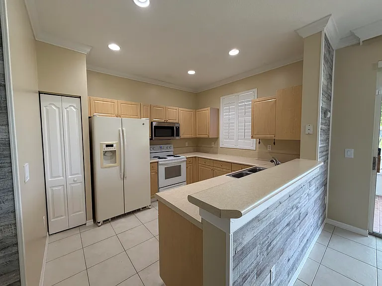 274 River Bluff Ln — Photo 10