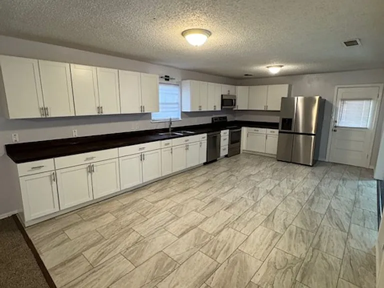 1281 N Willis St — Photo 3