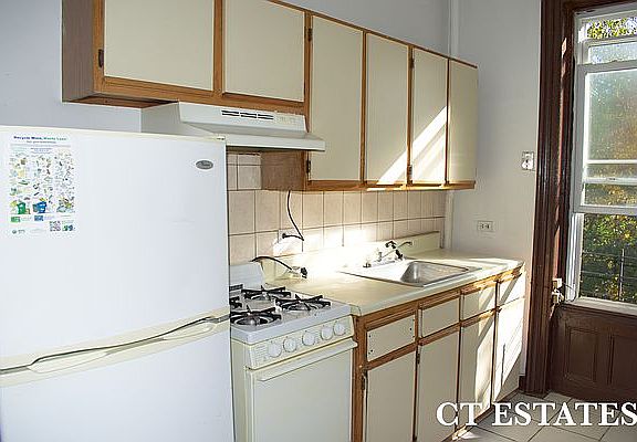 4th image of 338 Putnam Ave #2