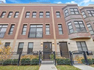 700 W 15th St, Chicago, IL 60607