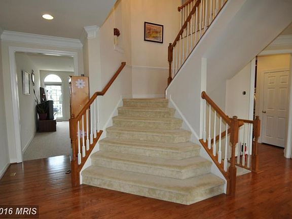 5th image of 121 Norwich Ln