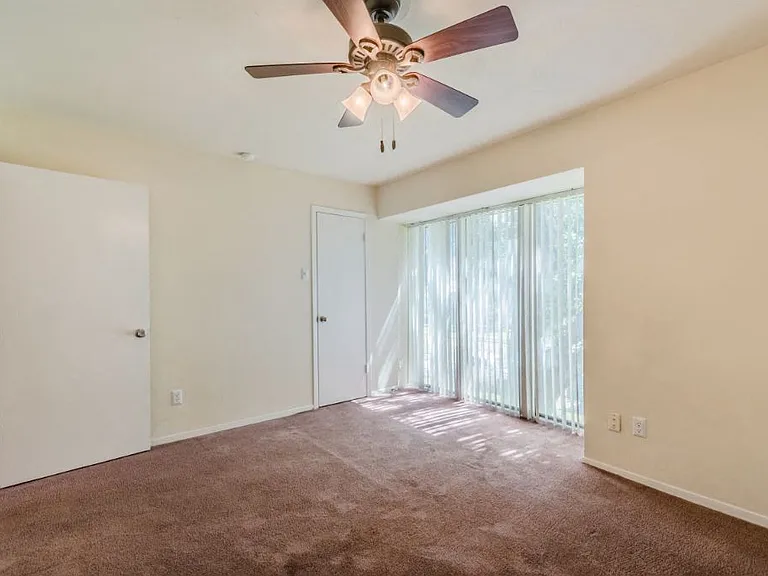 Shenandoah Apartments — Photo 18