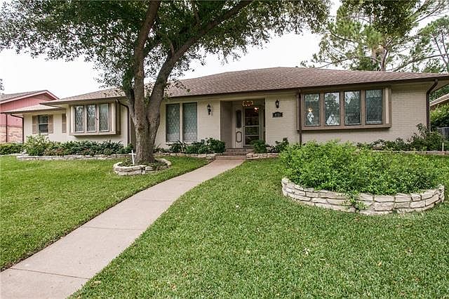 1st image of 4018 Three Oaks Dr