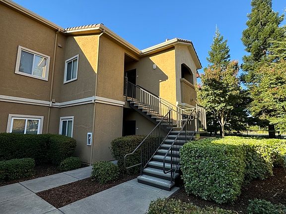 4th image of 501 Gibson Dr APT 322