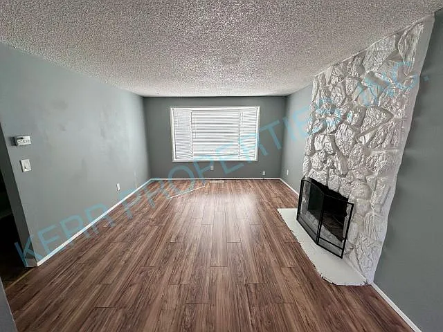 Charming 3-Bedroom Duplex Retreat in Gresham with Spacious Layout! — Photo 2
