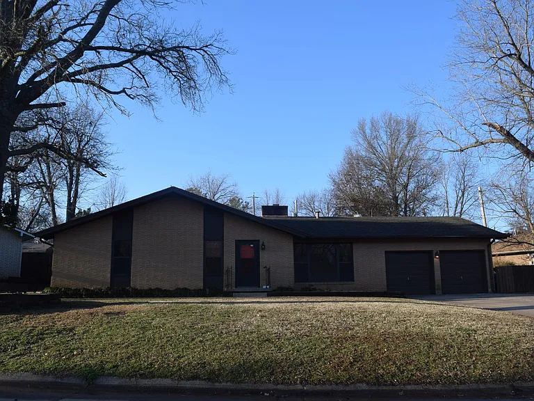 721 W Lakeshore Dr — Photo 3