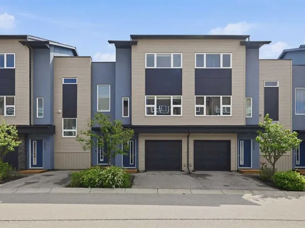 220 W Covecreek Cir NE, Calgary, AB T3K 0W6
