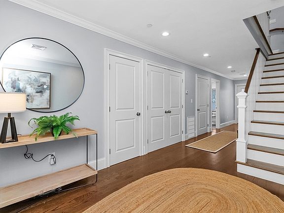 4th image of 15 Sparhawk St #4