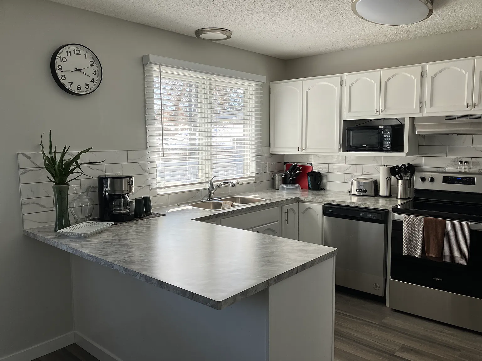 5 bed, 2.5 bath, 1160 sqft, $4,495 — Photo 2