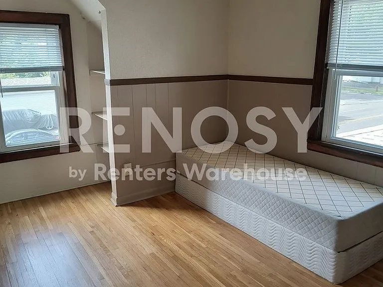 275 Maryland Ave W — Photo 6