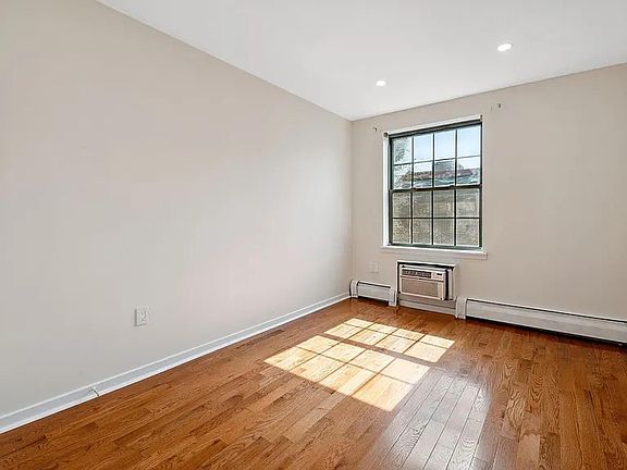 2nd image of 555 Louisiana Ave