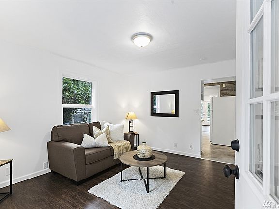4th image of 1909 Shamrock Dr NW