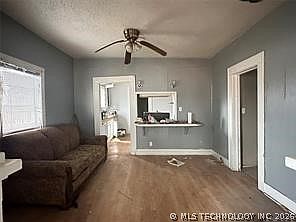 4th image of 812 W 6th St