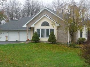 3690 Fran Ln, Hermitage, PA 16148