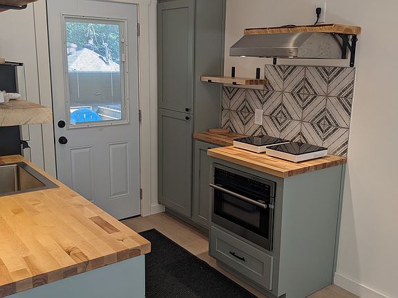 Installed cooktops are not permitted in Cabbagetown ADU's, therefore I have provided 2 countertop radiant burners. There is room for more and these can be stored out of the way when not in use.