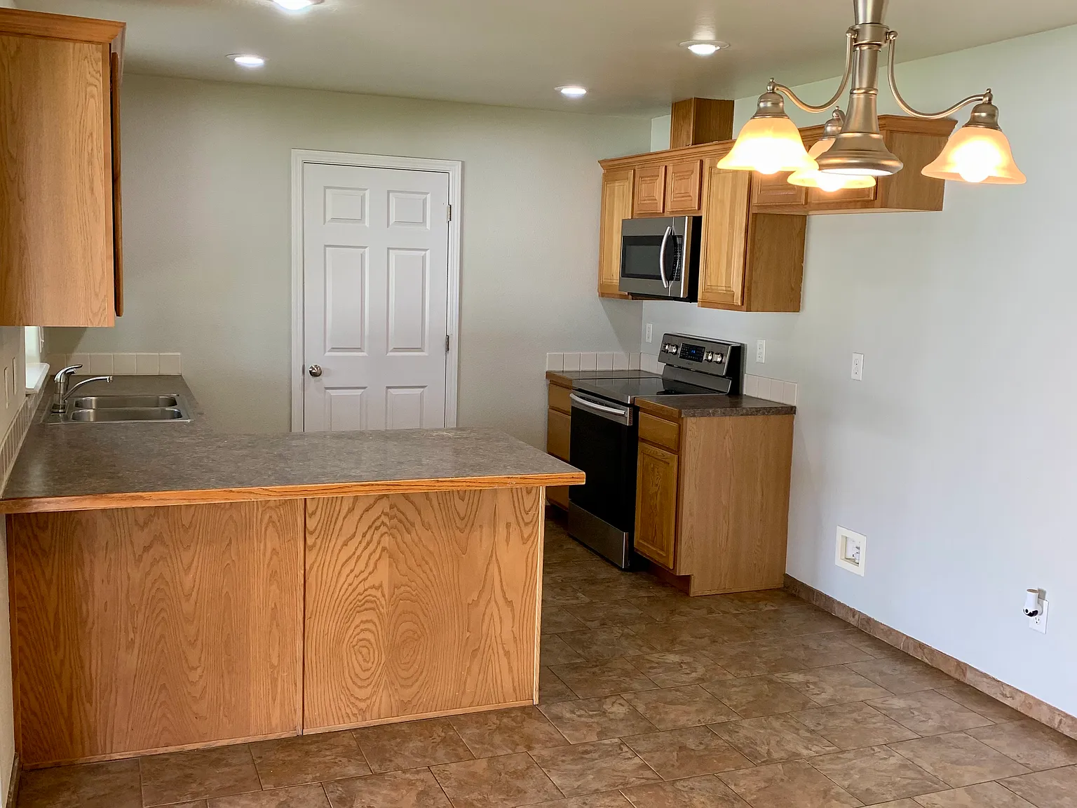 3 bed, 1162 sqft, $1,850 — Photo 3