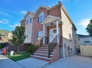 16 Malibu Ct #1, Staten Island, NY 10309