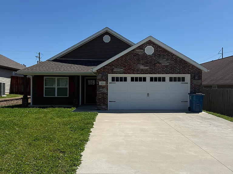 2521 S Tyler Ave — Photo 2
