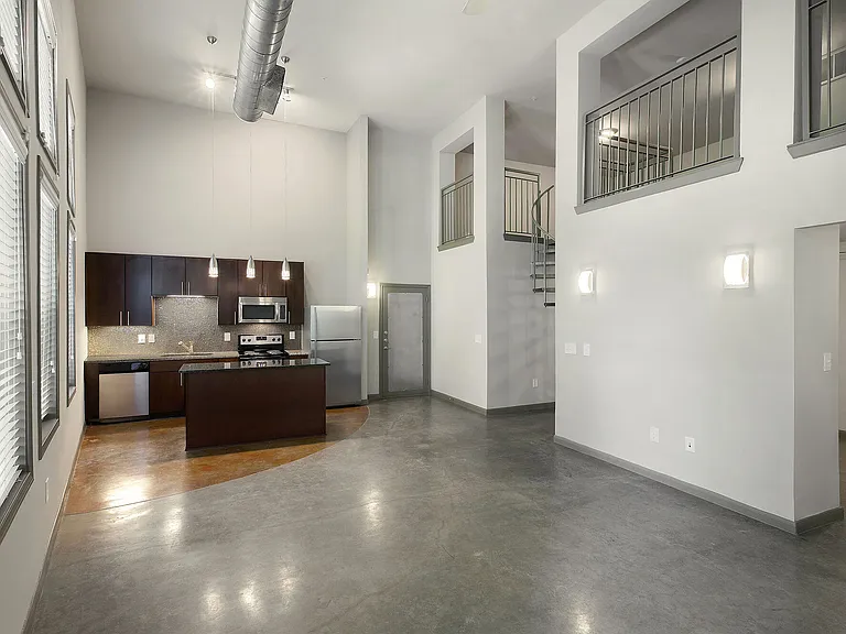 Elle West Ave — Photo 14