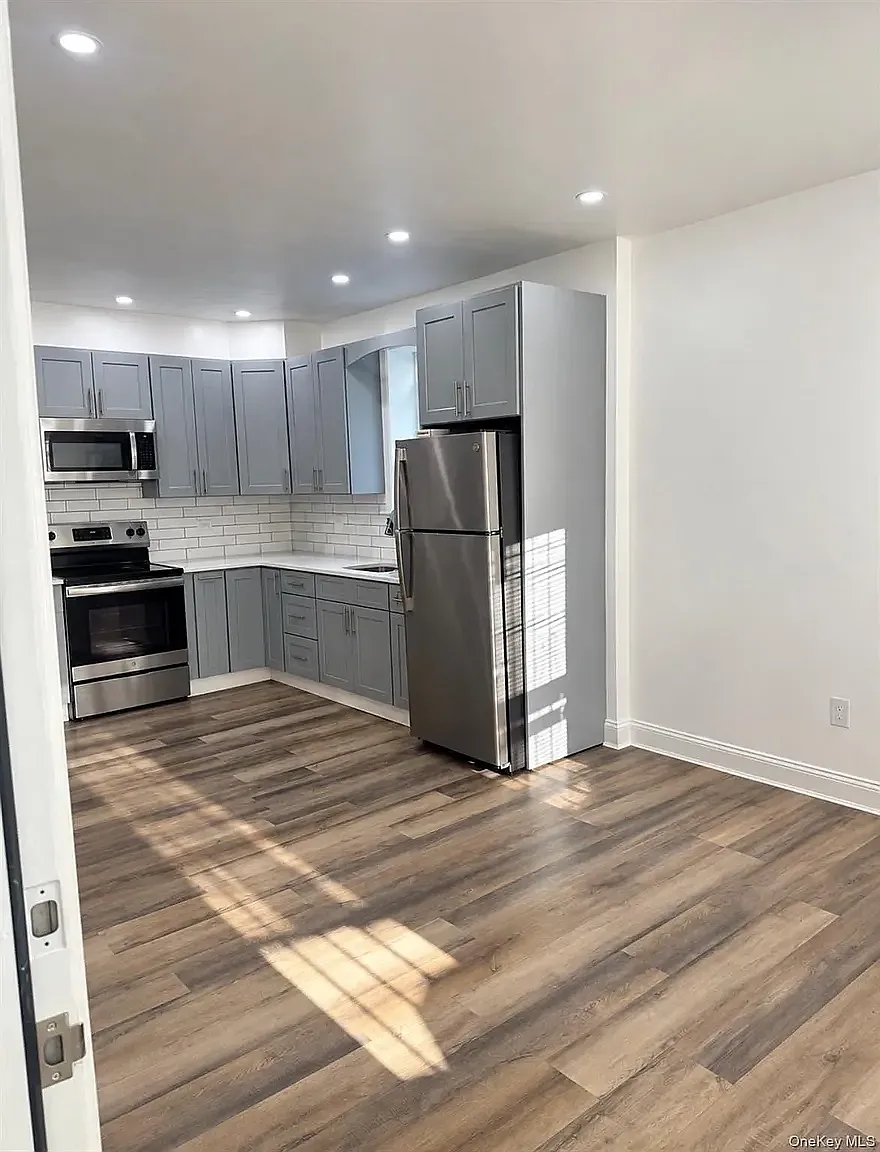 575 Barbey Street — Photo 3