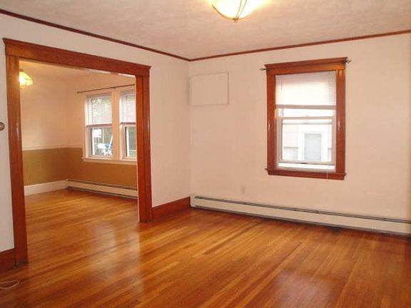 5th image of 15 Banks St #1