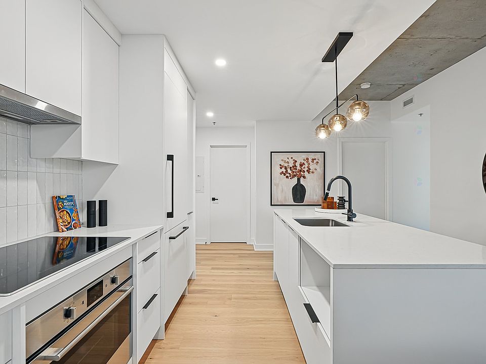 1st image of 245 Boulevard Robert Bourassa #2204