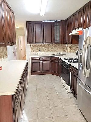 4th image of 10821 63rd Ave #2