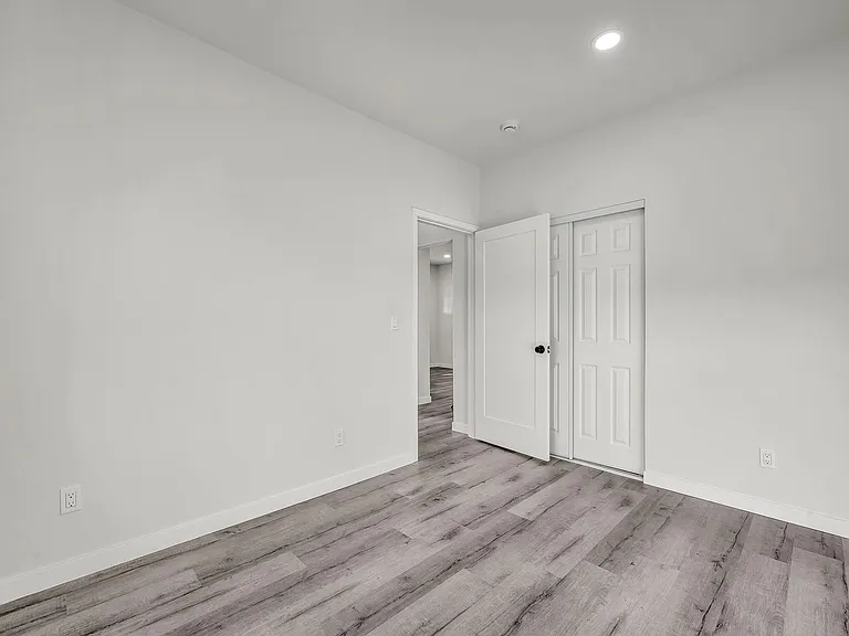 5842 Denver Ave — Photo 10
