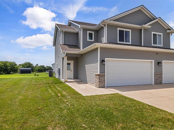 2nd image of 836 Kinney Cir NE