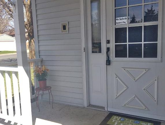 3rd image of 131 Emerson Ave W