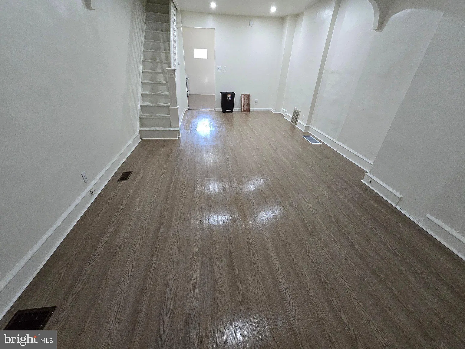 3 bed, 1.0 bath, 1332 sqft, $1,200 — Photo 3